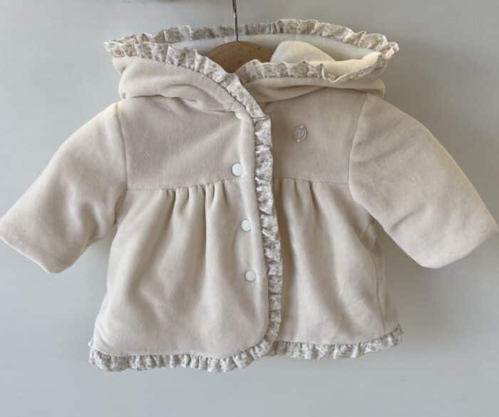 Patachou baby jasje met bloem detail beige