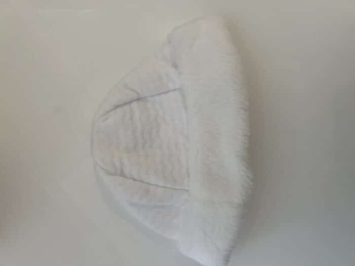 Deolinda mutsje met zacht detail wit