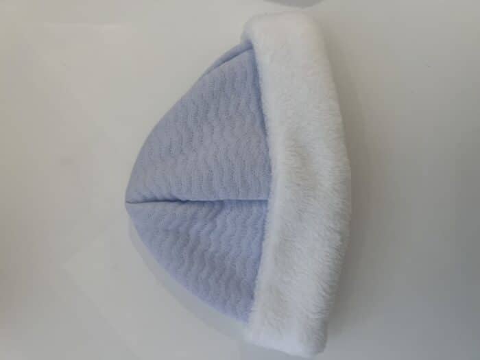 Deolinda mutsje met zacht detail blauw