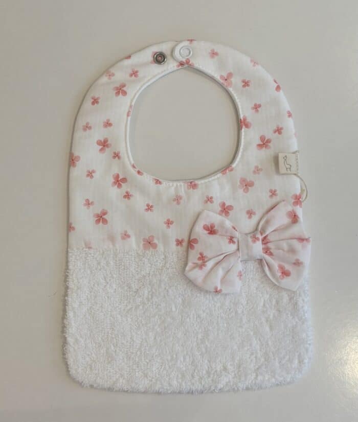 Baby gi slabber flowers wit
