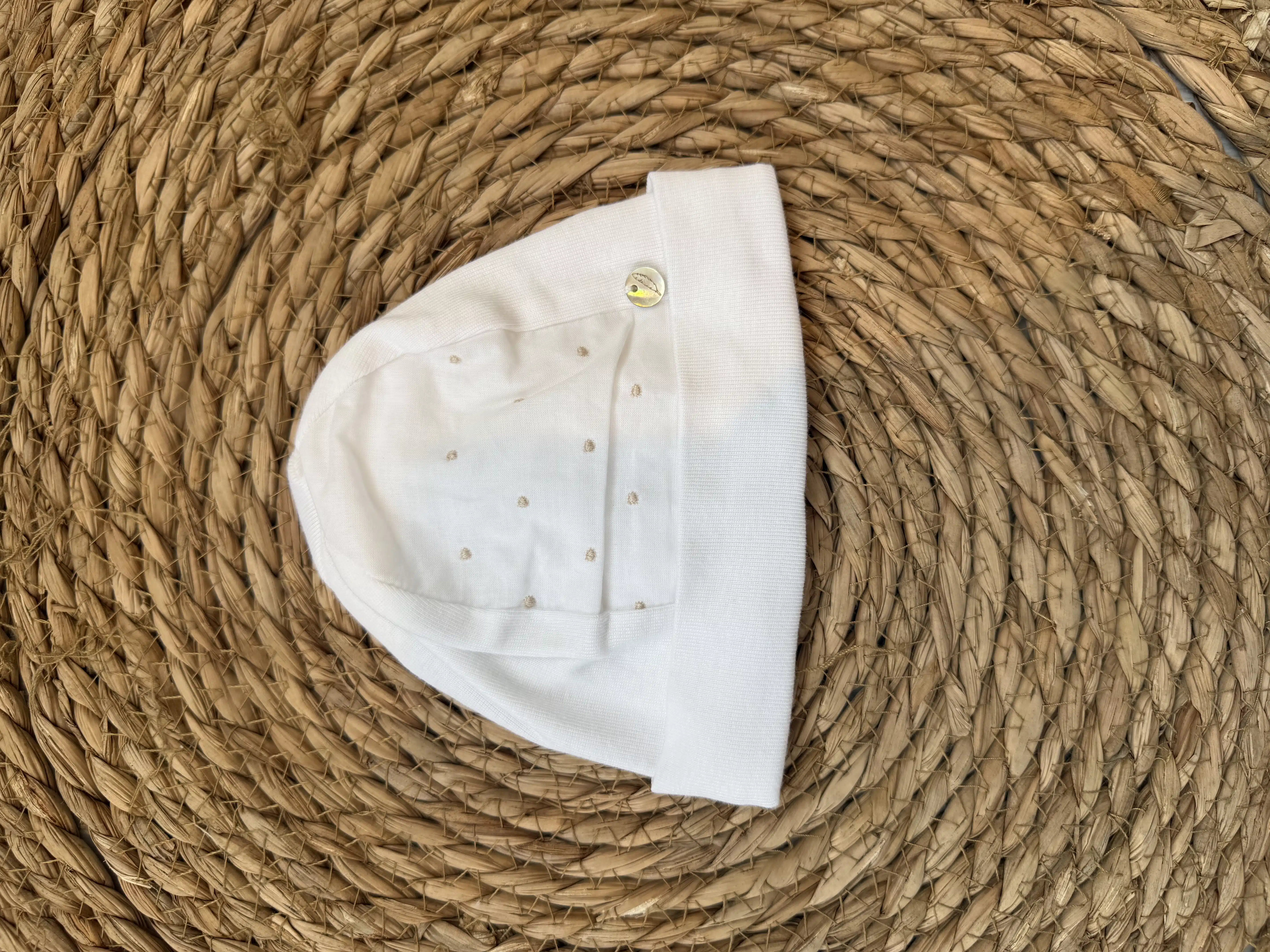 Purete du bebe mutsje 251 wit/beige